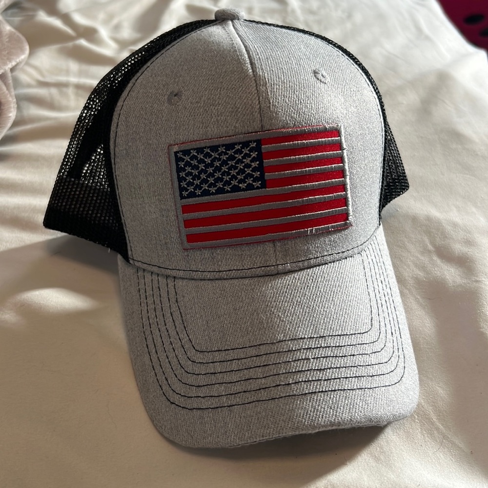 Men’s hat with adjustable back